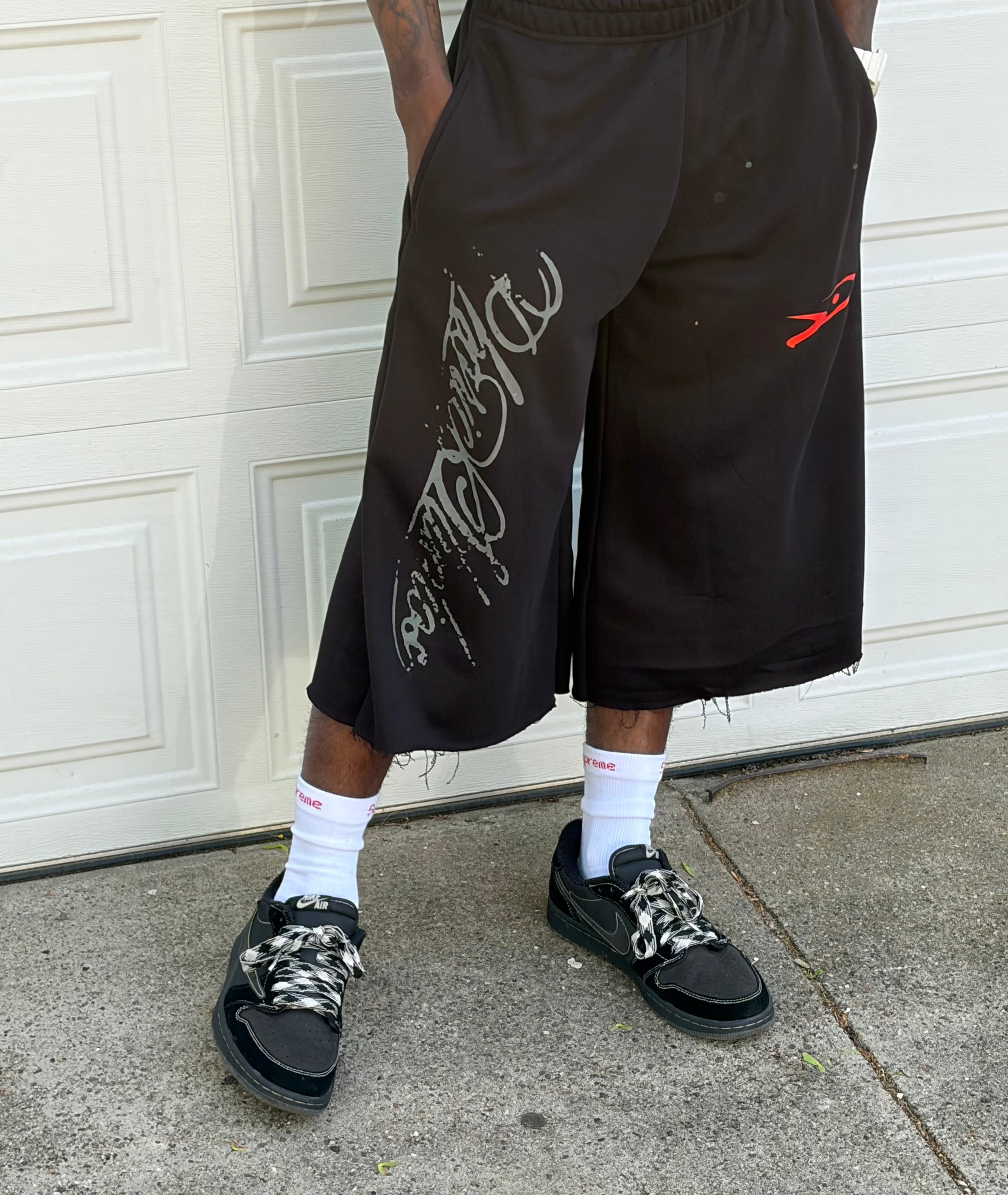 IDENTITY SHORTS SUPER BAGGY